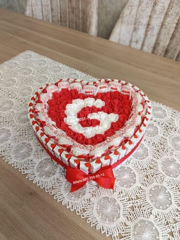 Hediyyelik sokolad sebeti sifarisle hazirlanir.Sifarisler en az 1 gun