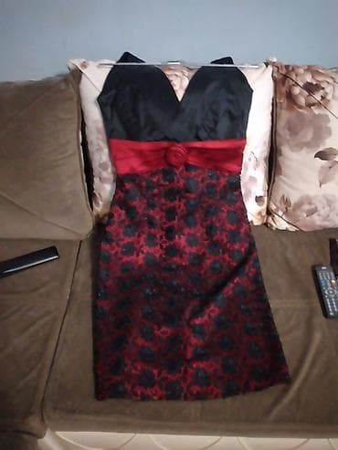 ag donlar: Qara-qırmızı kokteyl/gecə libası - Model: strapless, dərin V kəsimli — 1