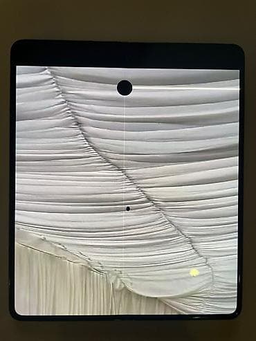 z flod: Samsung Galaxy Fold 4, Simsiz şarj — 2