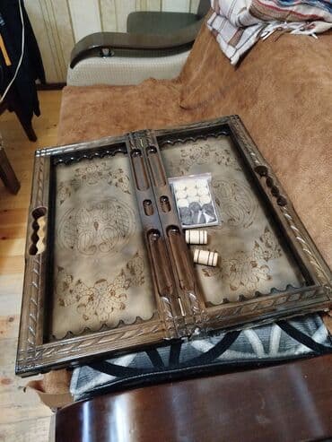 stol ustu oyun: Taxta nərd dəsti – oyma naxışlı, böyük ölçülü. - Material: tam ağac — 6