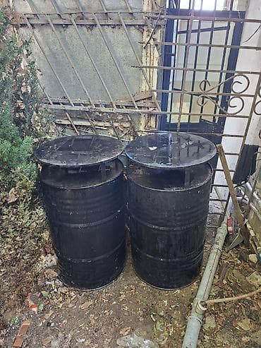 Metaldan hazırlanmış 2 ədəd iri həcmli baraban (təxminən 200 litrlik)