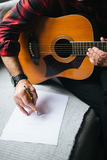evde daye: 🎸 Gitara Kurslarına Qəbul Davam Edir! Gitara ifa etməyi peşəkar — 8