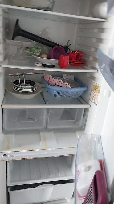 souducu: Yeni 2 qapılı Indesit Soyuducu Satılır, rəng - Ağ, Dolab içi — 2