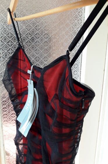 Digər qadın geyimləri: Qırmızı-qaralı büzgülü don. 36 razmer. Türkiye istehsalı. GIPSY — 2
