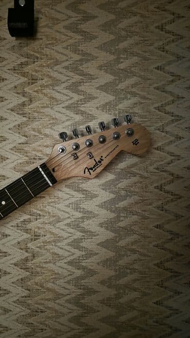 Fleytalar: Fender Stratocaster. Gitaranı+kalonkası+orginal fender şunur+sumkası+2 — 2