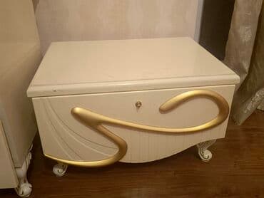 столик для кровати: 2 Ədəd Tumba Təciliiii Satılır 10 % endirim ediləcək Qiymət 110 — 1