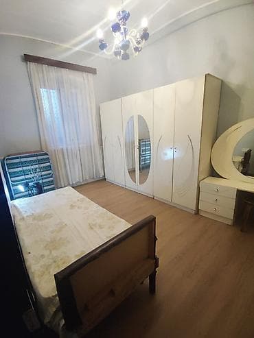 3 otaqlı 28 may metrosunun təzə çıxışında hər şəraitli həyət evi 600 lalafo.az -da 3 otaqlı 28 may metrosunun təzə çıxışında hər şəraitli həyət evi 600