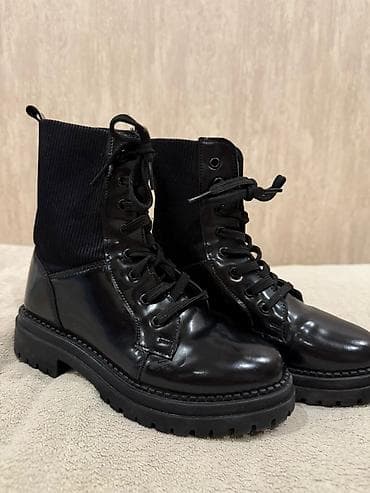 qadın bot: Qadınlar üçün qara krujeva-bağlı bortlar.FLO-dan alinib.1 sezon — 1