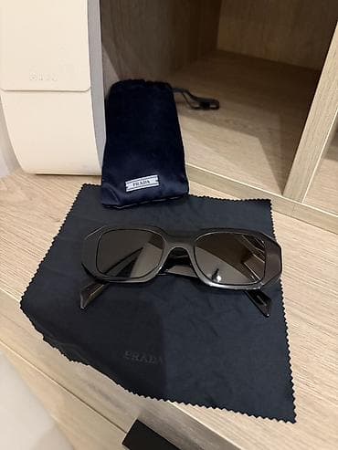 Original Prada gün eynəyi. Avropadan alınıb. Qara rəngdədir, əla lalafo.az -da Original Prada gün eynəyi. Avropadan alınıb. Qara rəngdədir, əla
