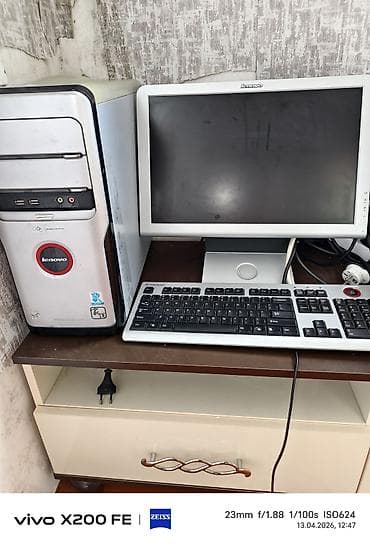 notebook hp: Lenovo stolüstü kompüter dəsti Tərkibi: - Lenovo sistem bloku (öndə — 3