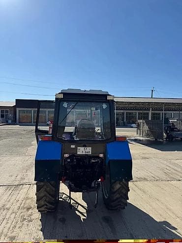 Belarus 82.1 təkərli traktor Texniki xüsusiyyətlər və təchizat: - 4x4 — 8