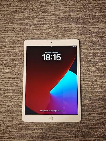 ipad air 7: Apple iPad (gümüş rəng) - 9.7" Retina ekran, ön paneldə Touch ID ana — 1