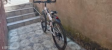 cube velo: Velosiped – dağ/şəhər tipli, ağ rəng. - Təkərlər: 28" ölçü, dişli — 1