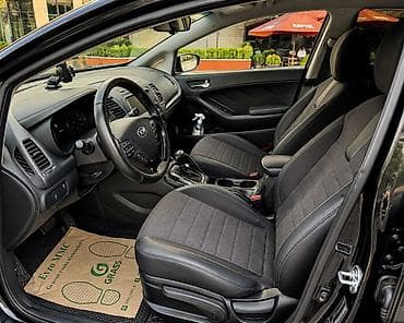 audi a7: Kia Forte: 2 l | 2017 il Sedan — 10