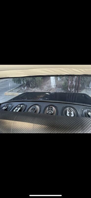 Maqnitofonlar: Avtomobil üçün tam səsgücləndirmə sistemi Polkada umumi 6 kalonla 1 — 1