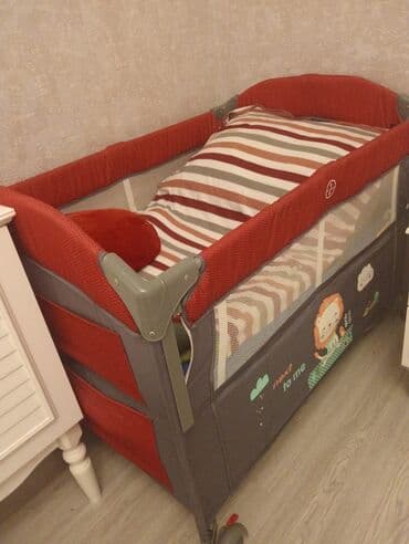 Oğlan və qız üçün, Dördbucaq, Beşik, Dəstsiz, Matras ilə, Yellənmə mexanizmsiz