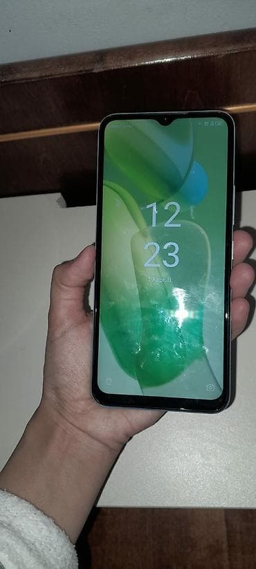 ucuz telefon qiymetleri: Smartfon – mavi-gradient arxa qapaqlı model Xüsusiyyətlər: - Ekran — 2