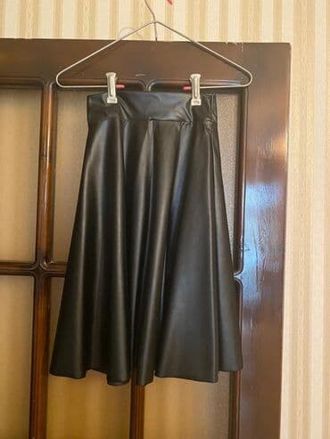 Ətek 36 olcu belin hecmi 55-60sm,uzunu 56sm .Cox az geyinilib Teze