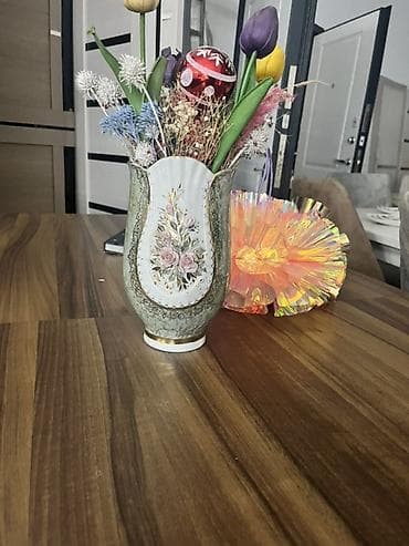 ucuz malar: Bir vaza, Farfor — 2