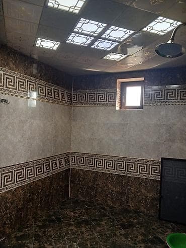 satiq evler: İki mərtəbəli, klassik sütunlu fasadlı geniş fərdi yaşayış evi. ev — 10