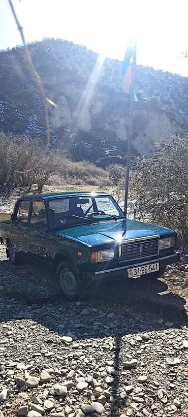 Aksesuarlar və tüninq: VAZ 2107 sedan - Kuzov: 4 qapılı, yaşıl rəng - Mühərrik: benzinli — 4