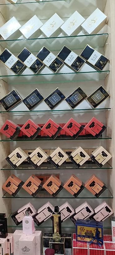 Kosmetika: Məhsul: Ətirlər və ətir dəstləri geniş seçimi Təsvir: - Şüşələnmiş — 2