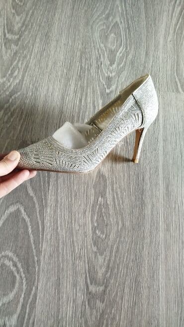 Women's Sneakers and athletic shoes: Туфли, Размер: 38, цвет - Серебристый, Б/у — 1