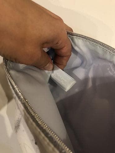 çant: Clarins kosmetik çantası original kosmetichka - Rəng: açıq boz-ağ — 8