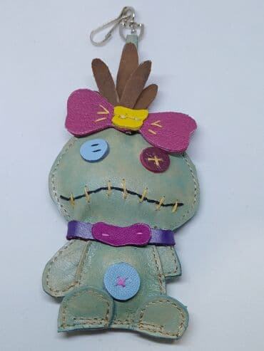 Dəridən hazırlanmış bu açarlıq, Stitch cizgi film personajının dizaynı