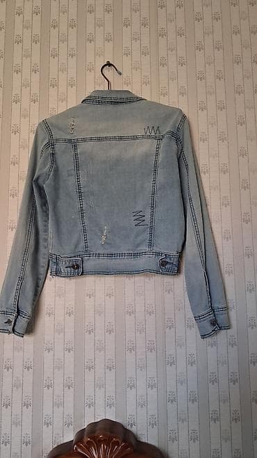 Личные вещи: Açıq mavi rəngdə qısa denim caket - Klassik yaxalı və düyməli ön — 1