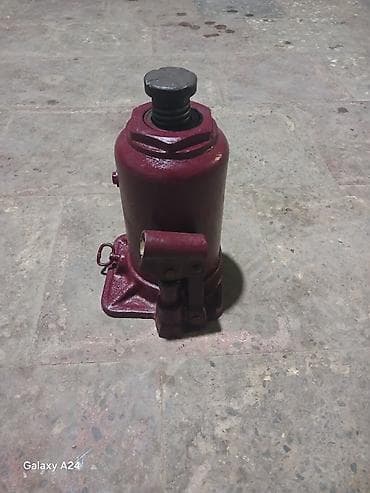 bmw tekeri: Hidravlik “bottle jack” tipli domkrat - Korpus: tökmə metal — 4