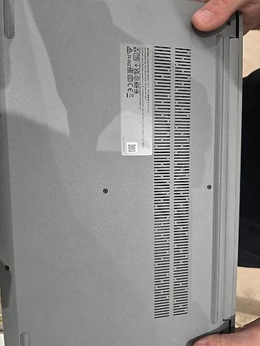 rəsmi 9 s: Lenovo noutbuk – gümüşü korpus, tam ölçülü klaviatura (nümerik — 4