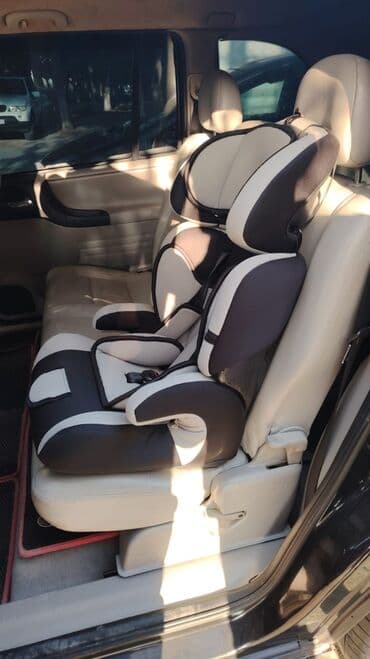 Uşaq avtomobil oturacağı - Rəng: qara/ağ (iki rəng) - Tam bədən — 1