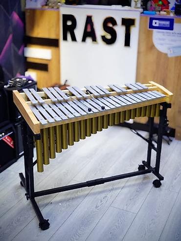 madrigal konsert: Malimba “Concert Glockenspiel / Metalofon – Ayaqlı, Rezonator Borulu” — 1
