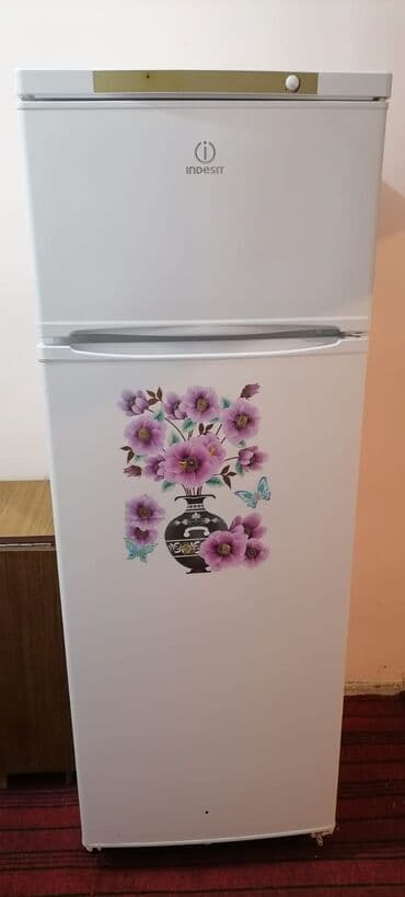 Soyuducular: Soyuducu 230 Azn. Hec bir problemi yoxdu iwlek veziyyetdedi. Yenisi — 2