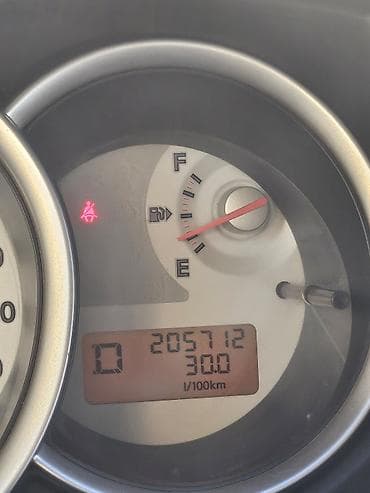 benzin bakı: Nissan Tiida: 1.6 l | 2008 il Sedan — 3