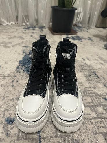 krosofka: Yeni kimidir. Sadəcə 1 dəfə geyinilib. 30 manata alınıb, 20 manata — 1