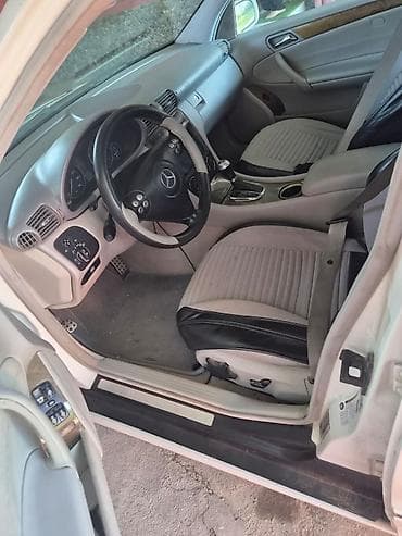 e 3 2: Mercedes-Benz C 230: 2.5 l | 2006 il Sedan — 9