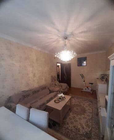 8 ci mikrorayon 3 otaqli evler: Bakı, Qaraçuxur qəs., 4 otaqlı, Köhnə tikili, m. Xalqlar Dostluğu, 100 kv. m — 2