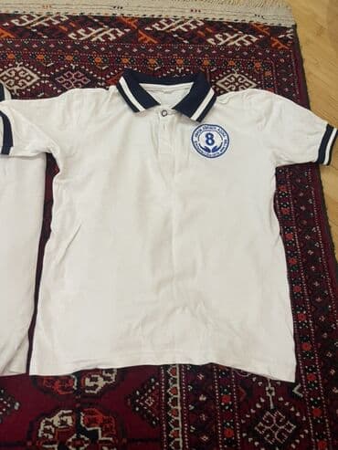 uşaq üçün məktəb köynəyi: Ağ rəngdə, qısaqol polo köynəyi. Tünd göy yaxalıqlı və qol — 1