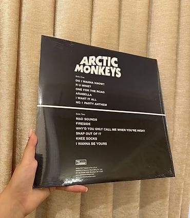 it fiquru: YENI! Məhsul: Arctic Monkeys – “AM” vinil plastinka (LP) — 2