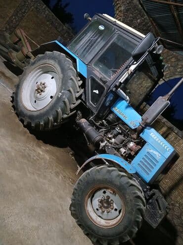 Hummer: Belarus 892 traktor - Güclü dörd silindrli dizel mühərrik - Ön dartı — 6