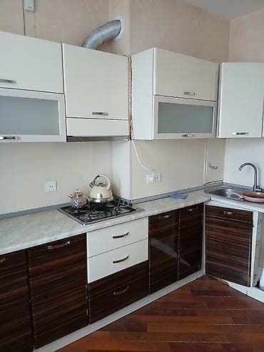 metbext mebil: Mətbəx mebeli dəsti - Yuxarı modullar: krem rəngli, mat şüşəli vitrin — 2