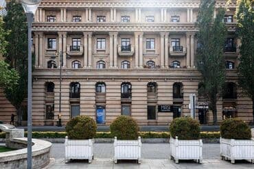 аренда торгового места в магазине: Gənclik metrosuna yaxın yol kənarı ümumi sahəsi 100 kv,m olan — 11