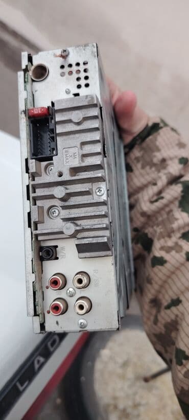 Digər avtoelektronika: Maqnitol, AUX — 1