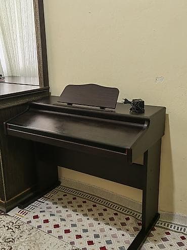 CD, DVD disklər və kassetlər: Rəqəmsal pianino – stendli kabinet korpusda, tünd ağac teksturalı — 3