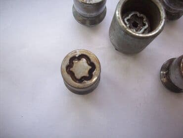 запчасти на форд: Ford markası üçün "Sekret" teker boltları Amerikadan gəlib originaldı — 3