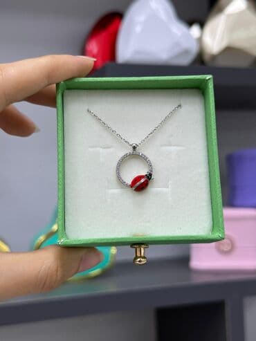 qadınlar üçün strazlı papaqlar: Zərif qadın boyunbağıları – müxtəlif dizayn seçimləri - Model 1 — 1