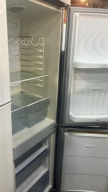 2 qapılı Indesit Soyuducu Satılır, rəng - Gümüşü
