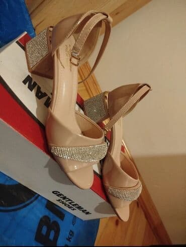 женские пляжные шлепанцы: Yep yenidir heç bir prablemi yoxdur bir dəfə geyinilib 39 razmer — 2